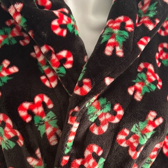 Santa’s Treasures Candy Cane Plush Robe Black Holiday Print Size M - Picture 4 of 7